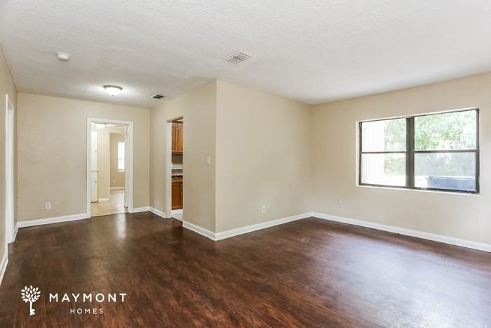 5453 Oak Forest Dr - Photo 5 of 15