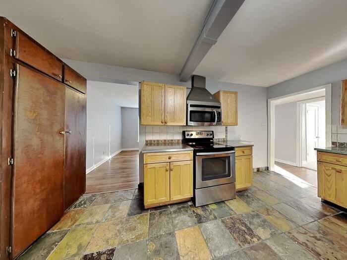 2621 Saturn Rd - Photo 5 of 17