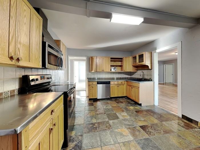 2621 Saturn Rd - Photo 6 of 17