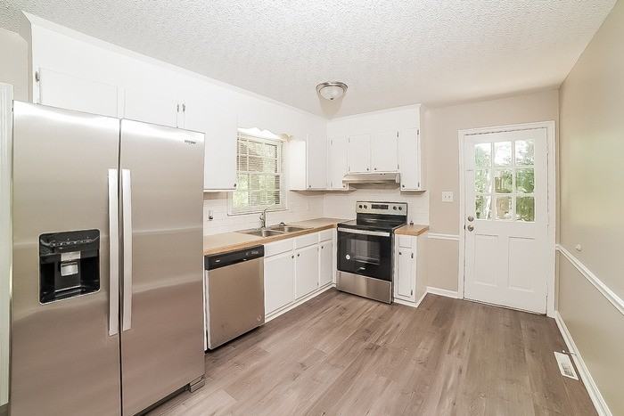711 Shellhabour Blvd - Photo 7 of 14