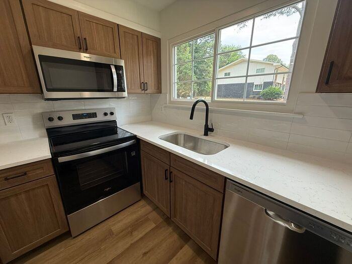 708 Hawes Ct - Photo 3 of 19