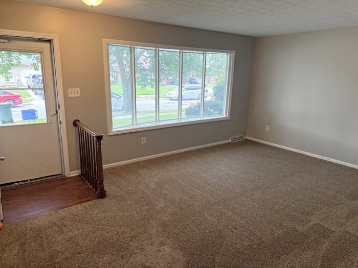 1862 Hampstead Dr - Photo 3 of 23