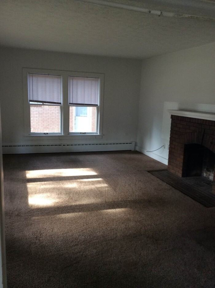 630 S Whitcomb St - Photo 4 of 10