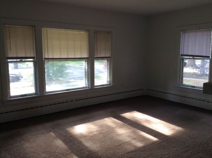 630 S Whitcomb St - Photo 5 of 10