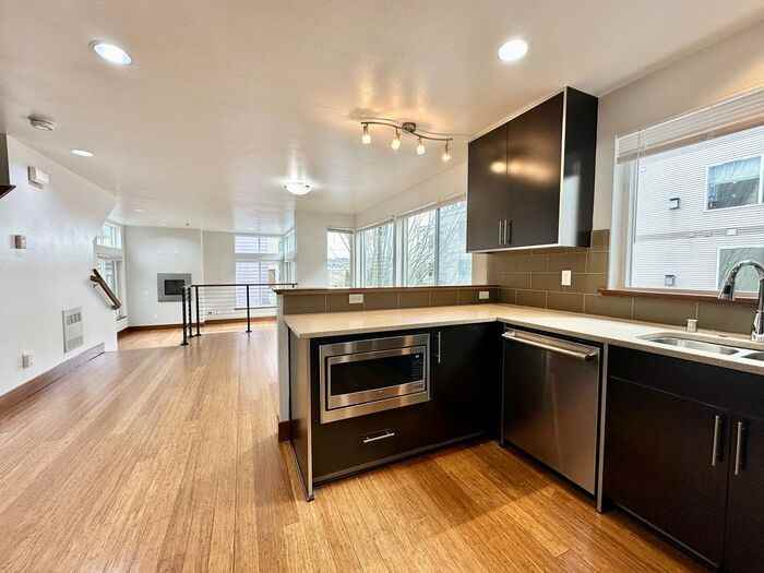 552 Mcgraw St - Photo 4 of 20