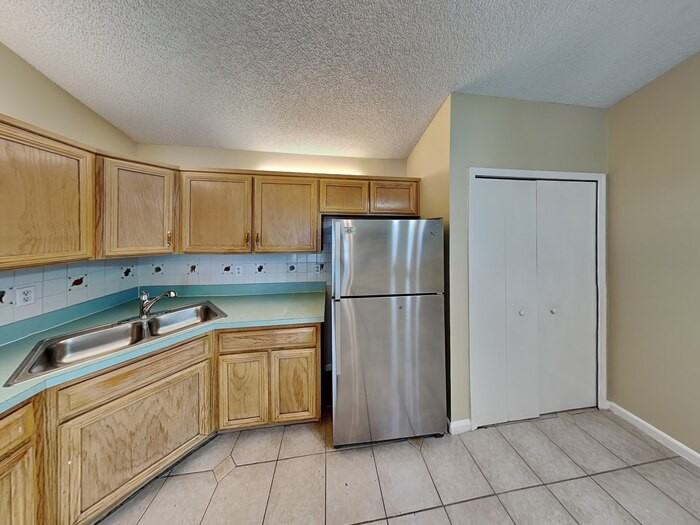 1883 Mackenzie Ct S - Photo 7 of 17