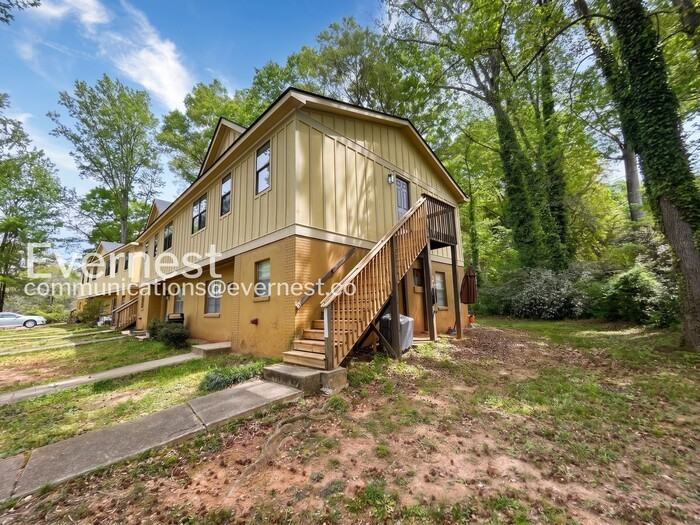 387 Annie St - Photo 2 of 18