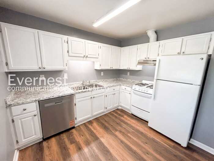 387 Annie St - Photo 3 of 18