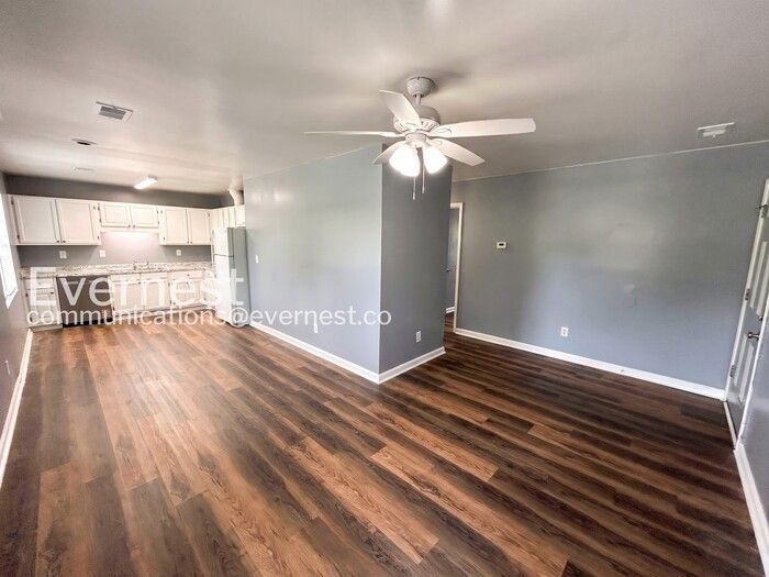 387 Annie St - Photo 4 of 18