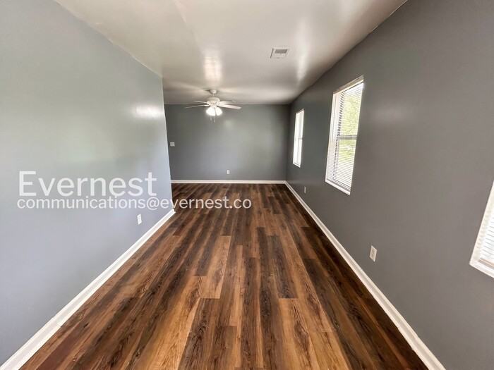 387 Annie St - Photo 5 of 18