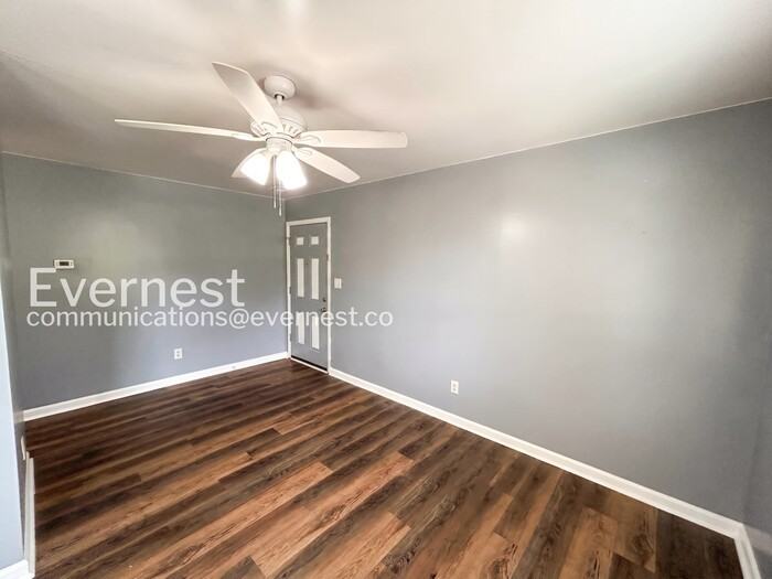 387 Annie St - Photo 6 of 18
