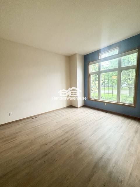 1405 8th Ave N - Photo 4 of 42