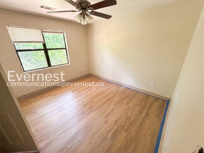 397 Annie St - Photo 2 of 7