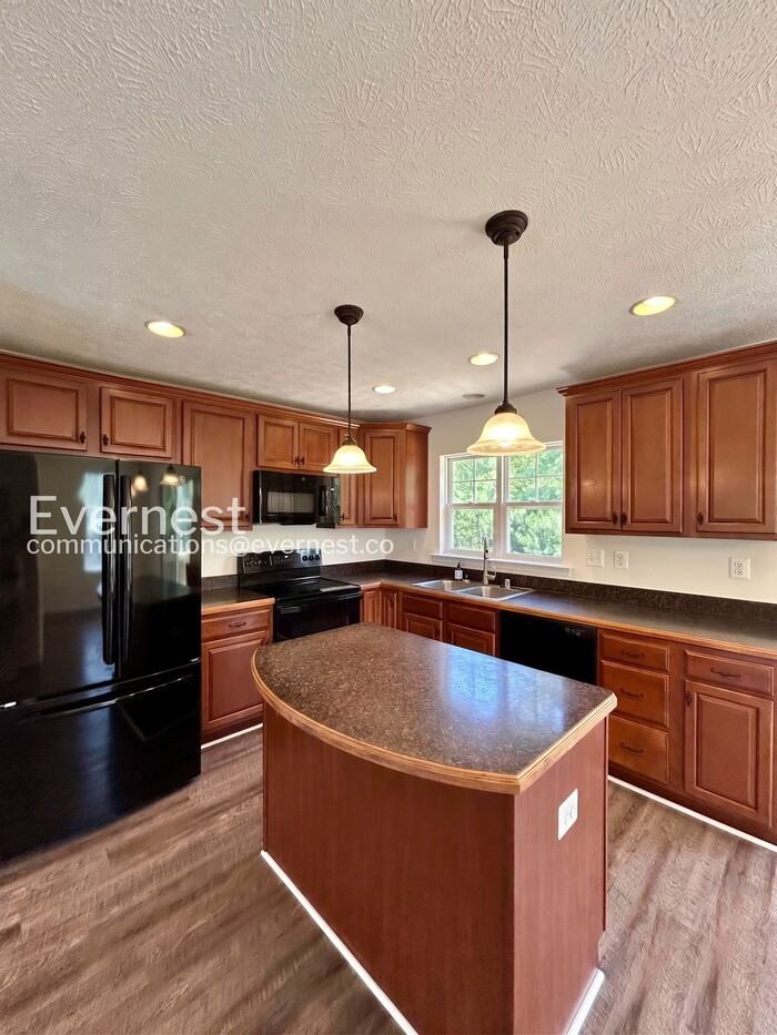 18339 Democracy Ave - Photo 2 of 30