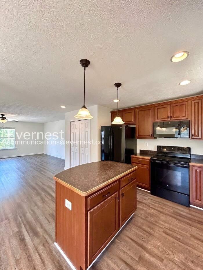 18339 Democracy Ave - Photo 3 of 30