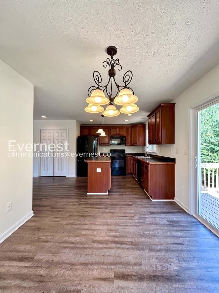 18339 Democracy Ave - Photo 4 of 30