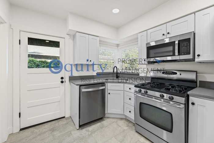 852 E Roosevelt Ave #A