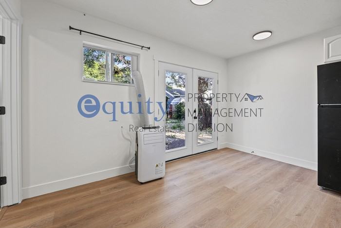 852 E Roosevelt Ave #B - Photo 3 of 16