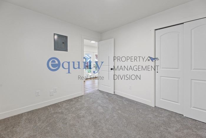 852 E Roosevelt Ave #B - Photo 7 of 16