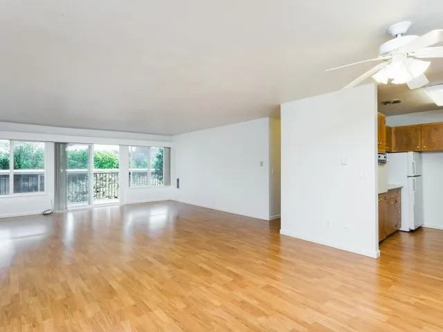 1950 Sw Camelot Ct #01-403 - Photo 2 of 10
