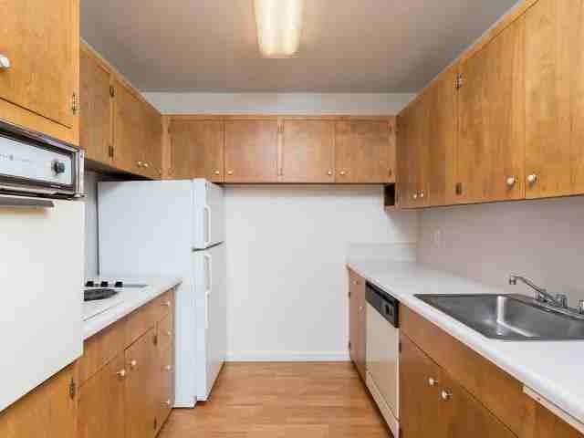 1950 Sw Camelot Ct #01-403 - Photo 4 of 10
