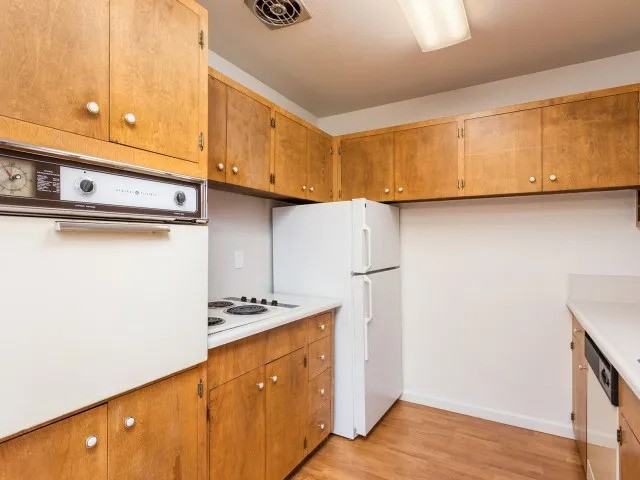1950 Sw Camelot Ct #01-403 - Photo 6 of 10