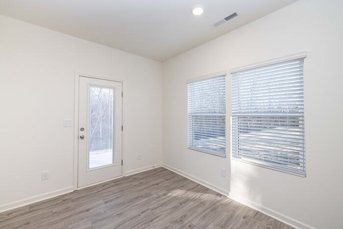 105 Luna Ln - Photo 7 of 26