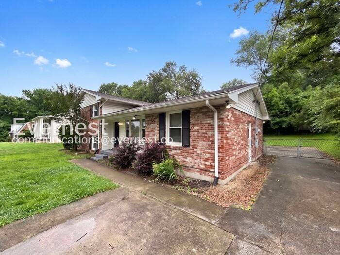 130 Roberta Dr - Photo 3 of 34