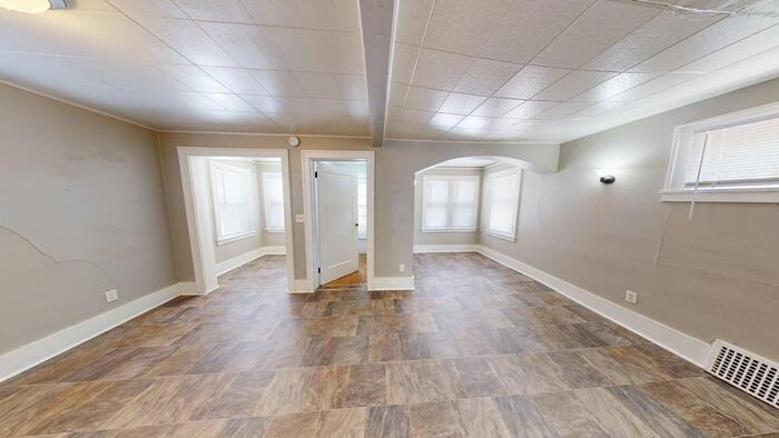 413 1/2 W Thayer Ave - Photo 2 of 14