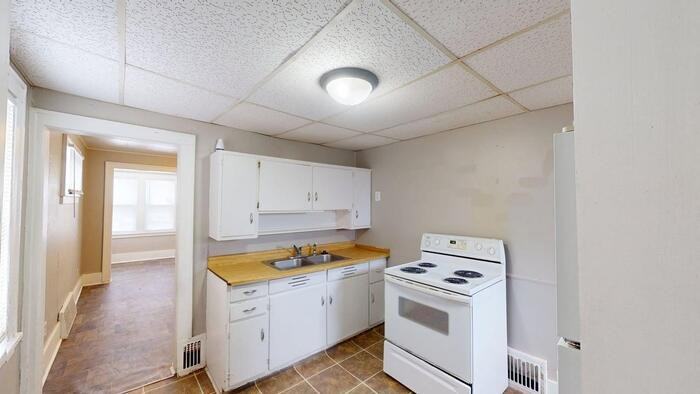 413 1/2 W Thayer Ave - Photo 4 of 14