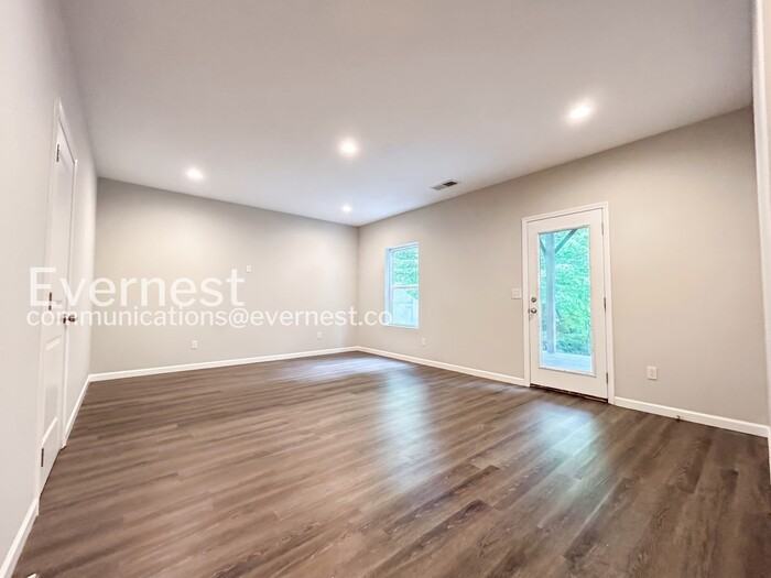 131 Shoals Bridge Rd - Photo 7 of 35