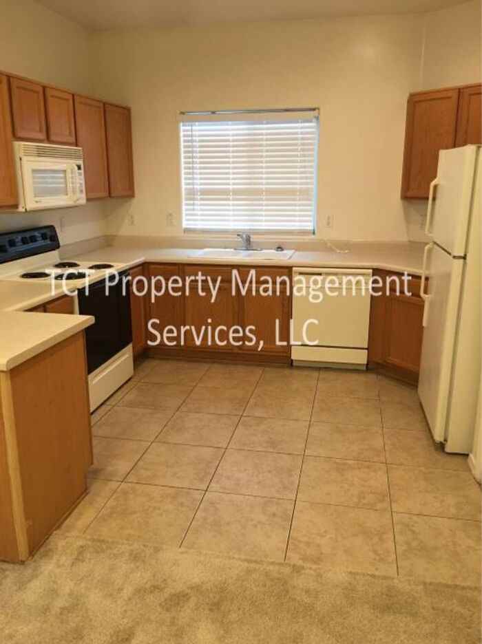 7922 W Chickasaw St - Photo 5 of 12