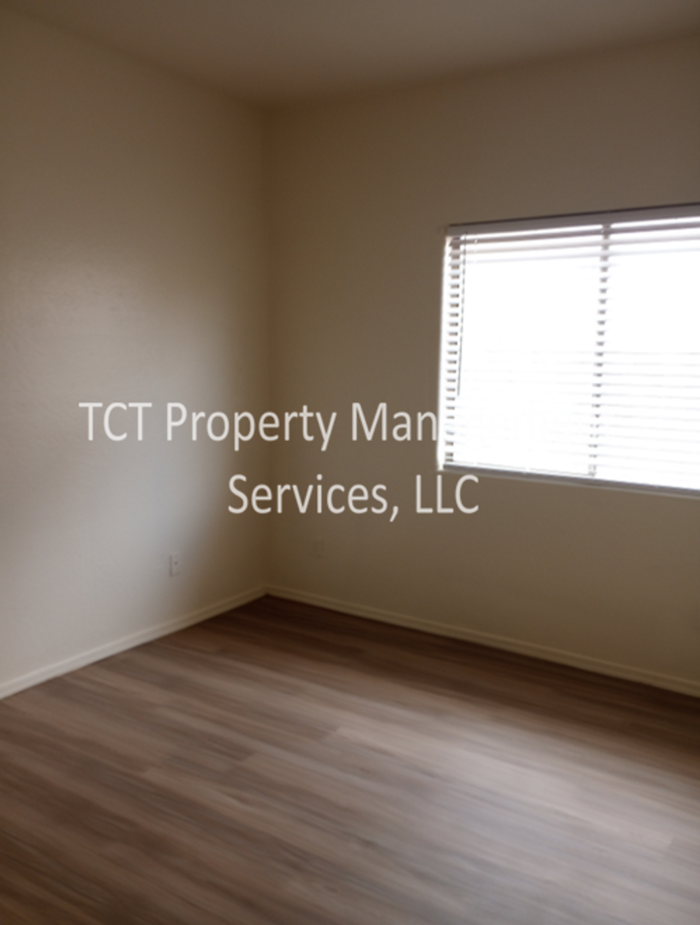 7922 W Chickasaw St - Photo 7 of 12