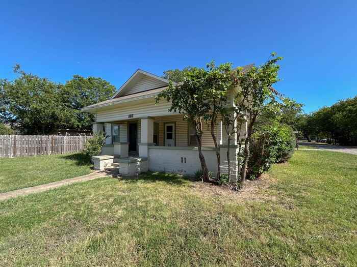1201 Bolivar St - Photo 2 of 27