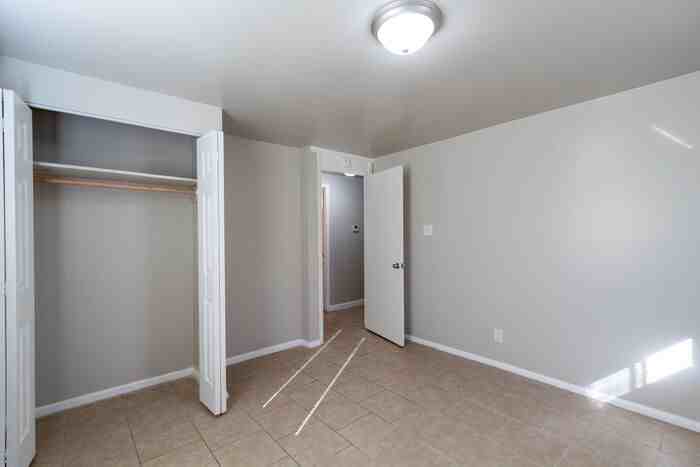 4114 W 33rd St - Photo 6 of 9