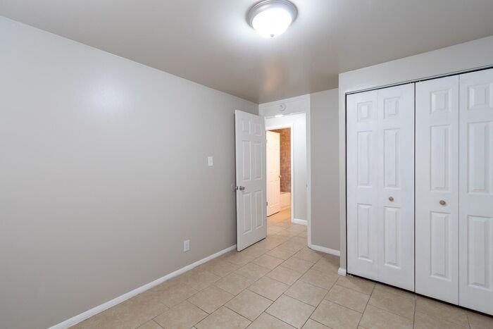 4114 W 33rd St - Photo 7 of 9
