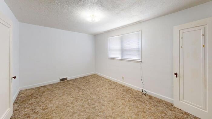 310 S 12th St - Photo 5 of 11