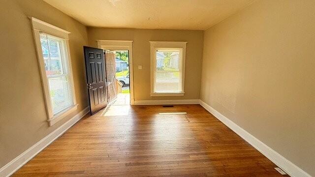 1346 N Dearborn St - Photo 4 of 16