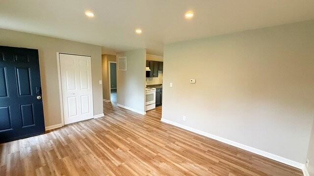 9519 Conried Dr - Photo 3 of 11