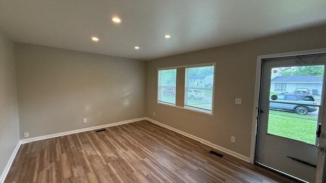 9519 Conried Dr - Photo 5 of 11
