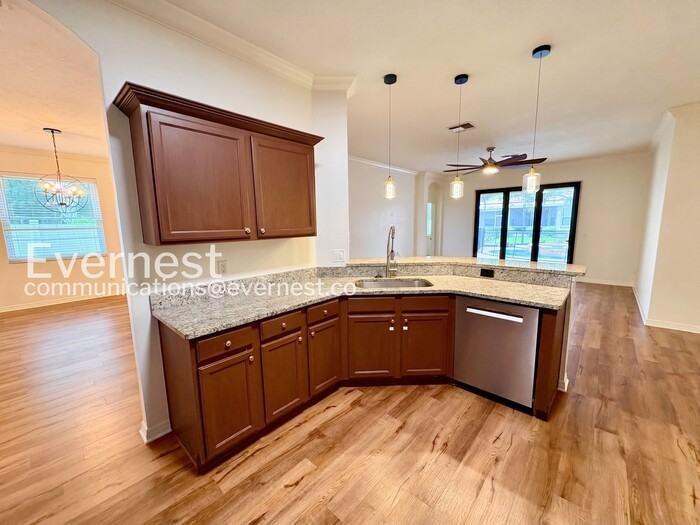 13829 Sunshowers Cir - Photo 4 of 31