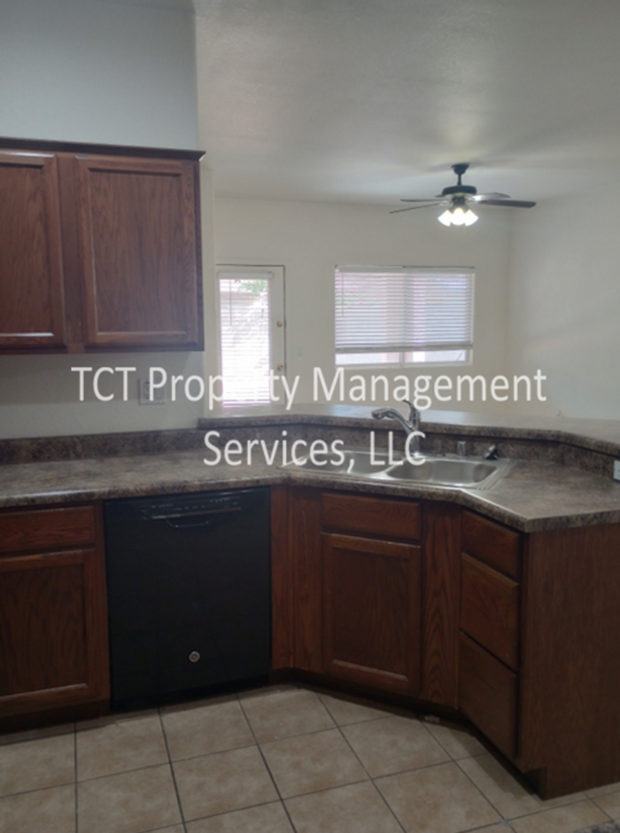 11622 W Washington St - Photo 3 of 11