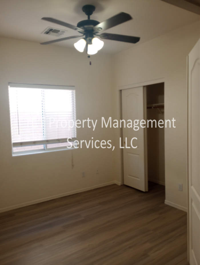 11622 W Washington St - Photo 5 of 11