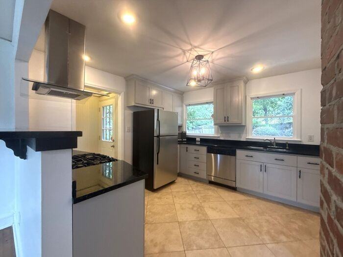 526 W Kingston Ave - Photo 4 of 16