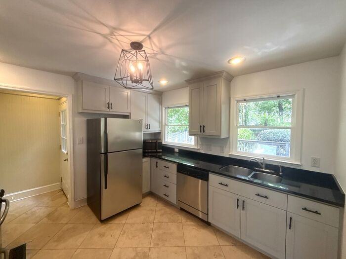 526 W Kingston Ave - Photo 5 of 16