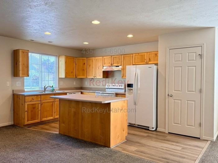 117 E 1910 N - Photo 3 of 23