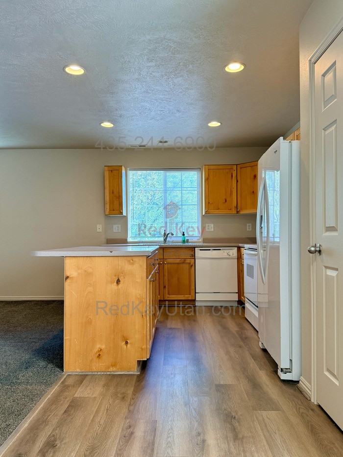 117 E 1910 N - Photo 4 of 23