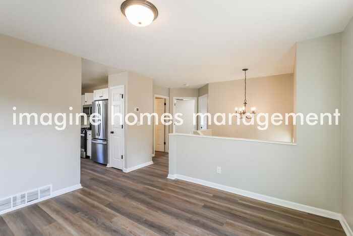 410 W 23rd St - Photo 5 of 18