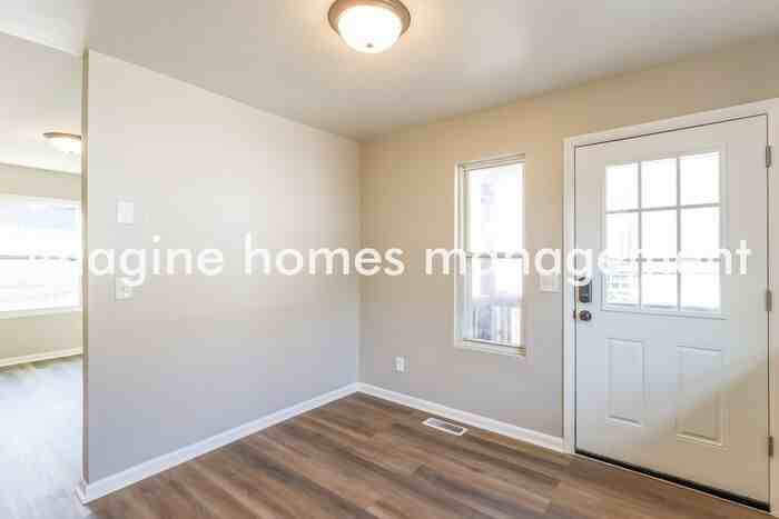 410 W 23rd St - Photo 6 of 18