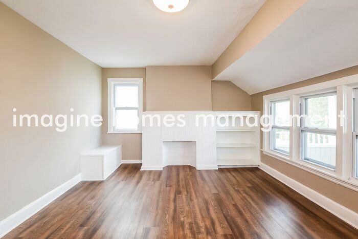 1469 Lakeland Ave - Photo 5 of 18